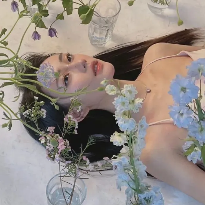 【末日求生】《活着/#ALIVE》刘亚仁朴信惠：足不出户如何在丧尸围城的高层公寓中硬核求生